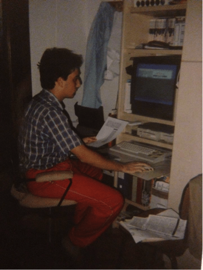 Ettore alla sua postazione Commodore 64 del 1995
