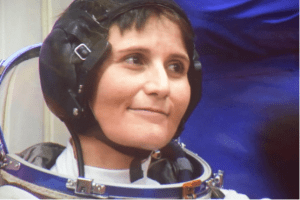 Samantha Cristoforetti durante la missione spaziale